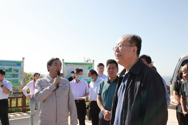
				   
					河南省人大常委會(huì)黨組副書記、副主任馬懿一行到洛陽黃河同力調(diào)研
				 